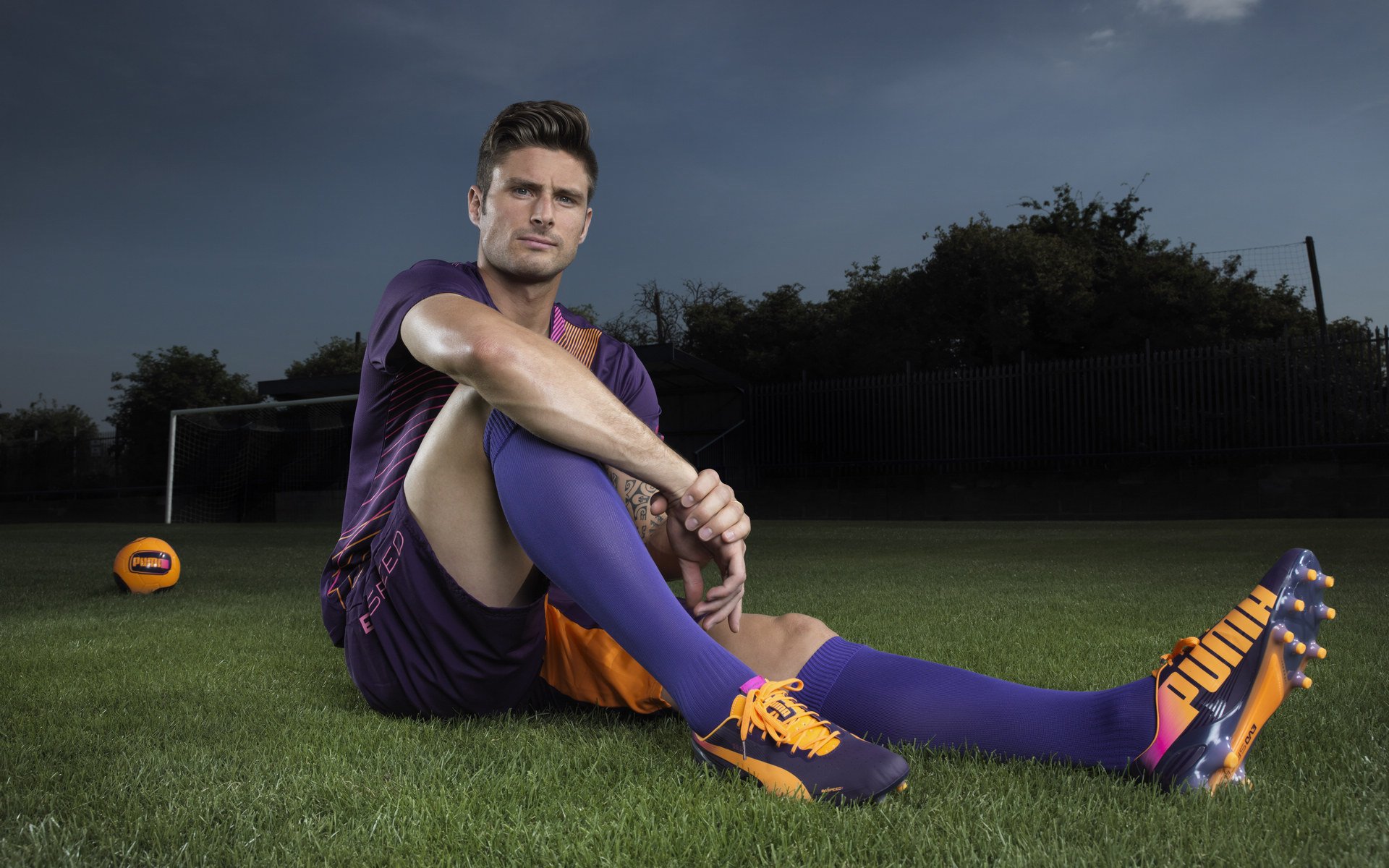 全国室内划船机公开赛 选手在电控屏幕前倾尽全力