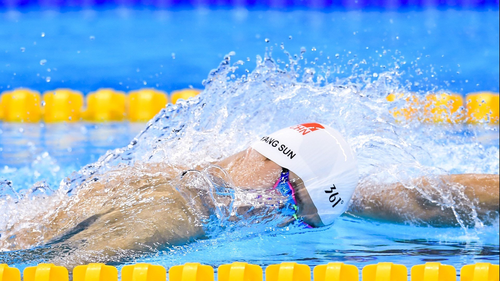 赤足跑体验赛 特设软质跑道保护足底